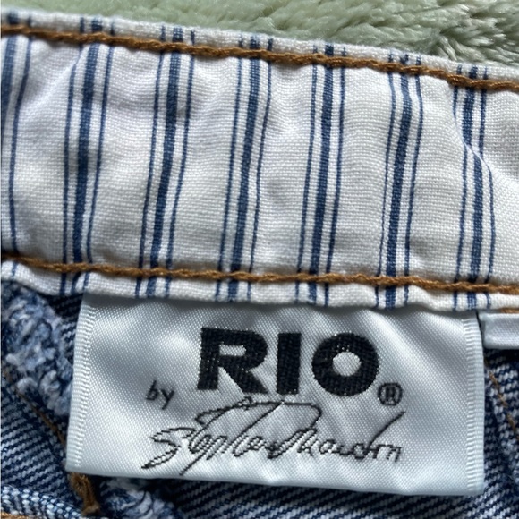 Women’s small medium-dark wash mom jean - Picture 6 of 6